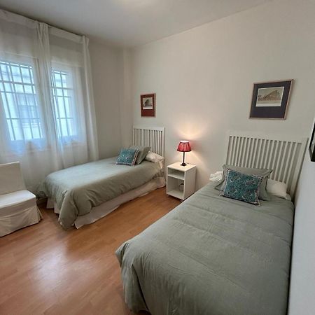 2 Bedroom Apartment By Guadalquivir River Seville Exterior photo